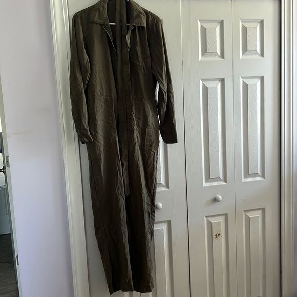 GAP TENCEL& Lyocell Jumpsuit
10 Tall | army jacket green - Picture 2 of 5